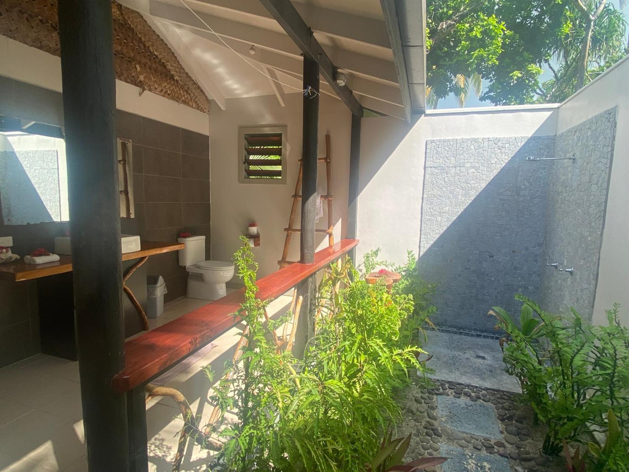 Coconut Beach Resort Tavewa Island Exterior photo